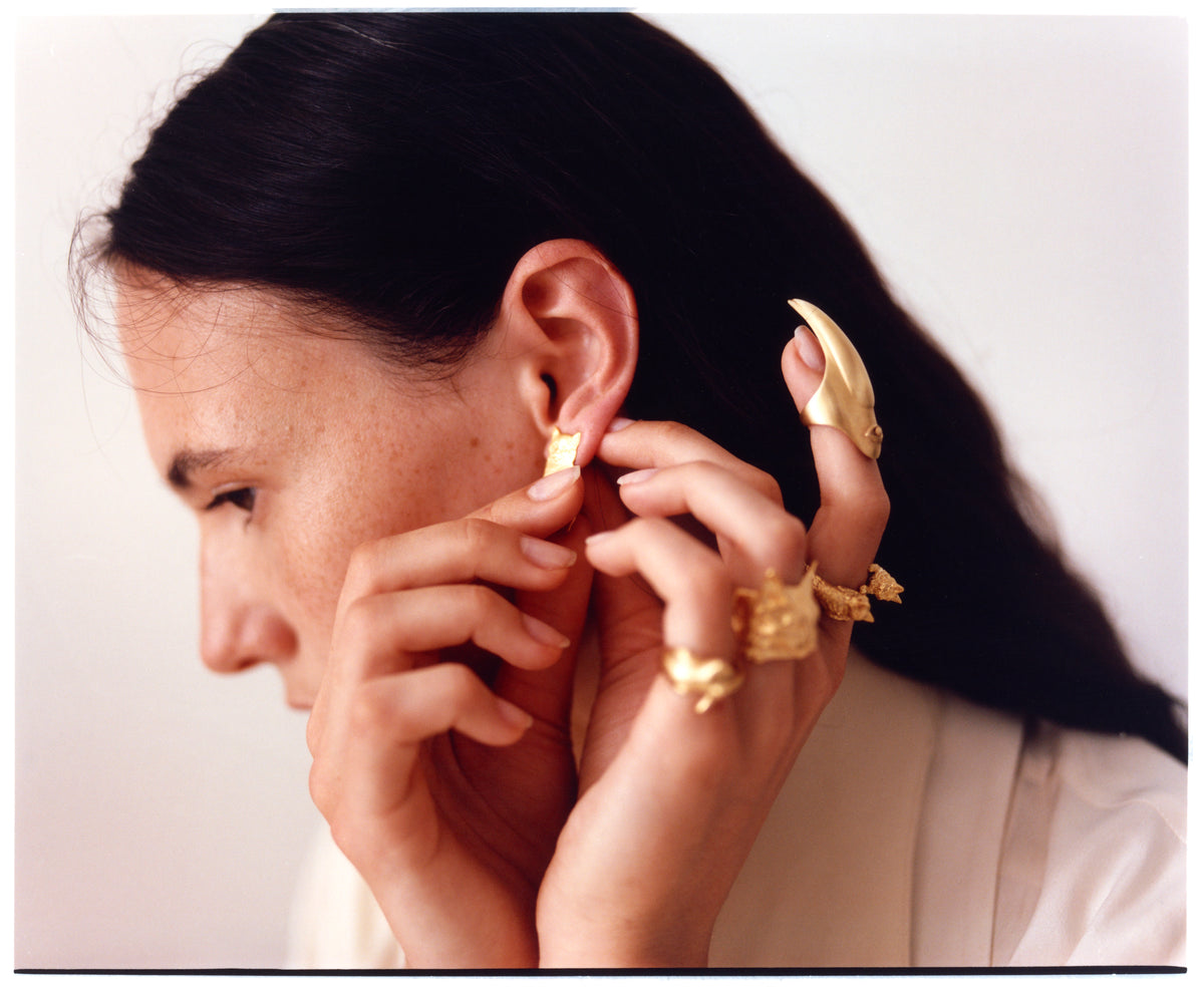 A model wearing EFEK gold cat rings from the Cats of Istanbul collection, photographed by Alessandro Oliva.